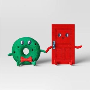 NWT Target Wondershop Felt Wreath  & Door Christmas Figurine Set